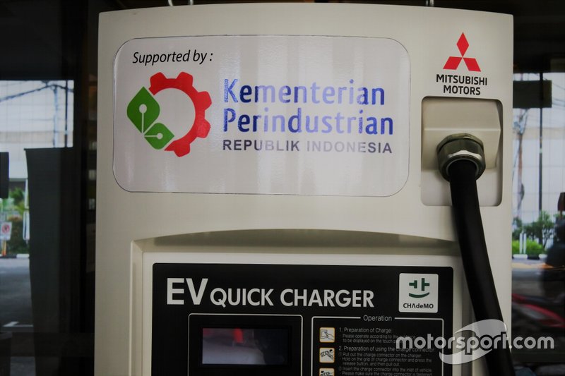 SPLU Quick Charge, Kuningan, Jakarta Selatan