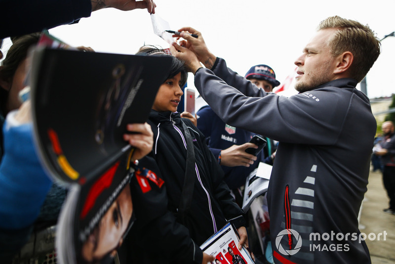 Kevin Magnussen, Haas F1 Team, signs autographs for fans