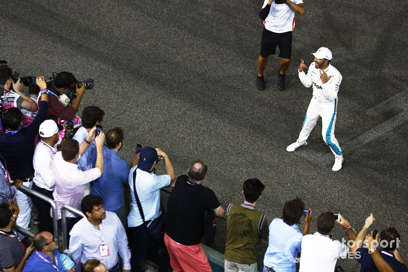 Lewis Hamilton, Mercedes AMG F1 W09 EQ Power+, festeggia dopo aver vinto la gara