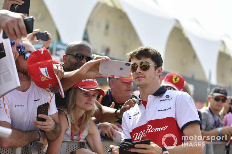 Charles Leclerc, Sauber fans selfie