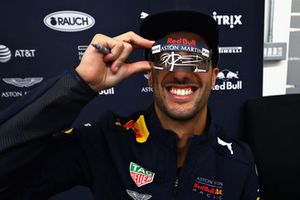 Daniel Ricciardo, Red Bull Racing, firma autografi