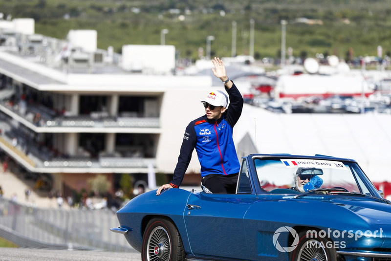 Pierre Gasly, Scuderia Toro Rosso, en el desfile de pilotos