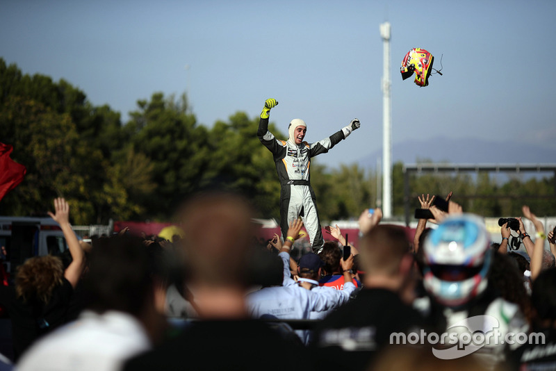 Il Campione Mikel Azcona, PCR Sport Cupra TCR