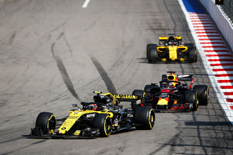 Carlos Sainz Jr., Renault Sport F1 Team R.S. 18, leads Daniel Ricciardo, Red Bull Racing RB14, and Nico Hulkenberg, Renault Sport F1 Team R.S. 18