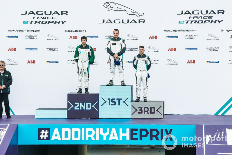 Ganador de la clase PRO, Simon Evans, Team Asia New Zealand PRO, segundo, Sérgio Jimenez, Jaguar Brazil Racing, tercero, Bryan Sellers, Rahal Letterman Lanigan Racing