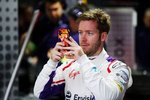 Sam Bird, Envision Virgin Racing takes a photo from inside the garage