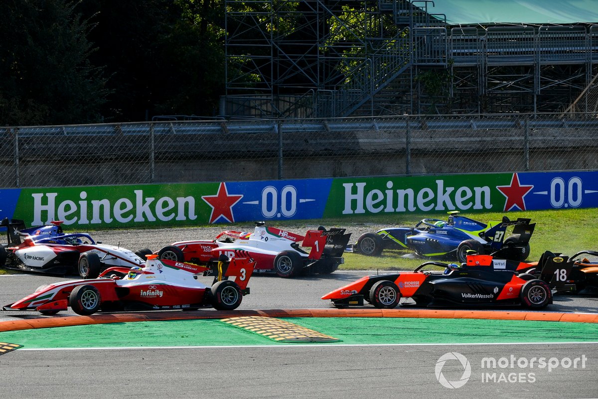 Accidente al inicio de la carrera