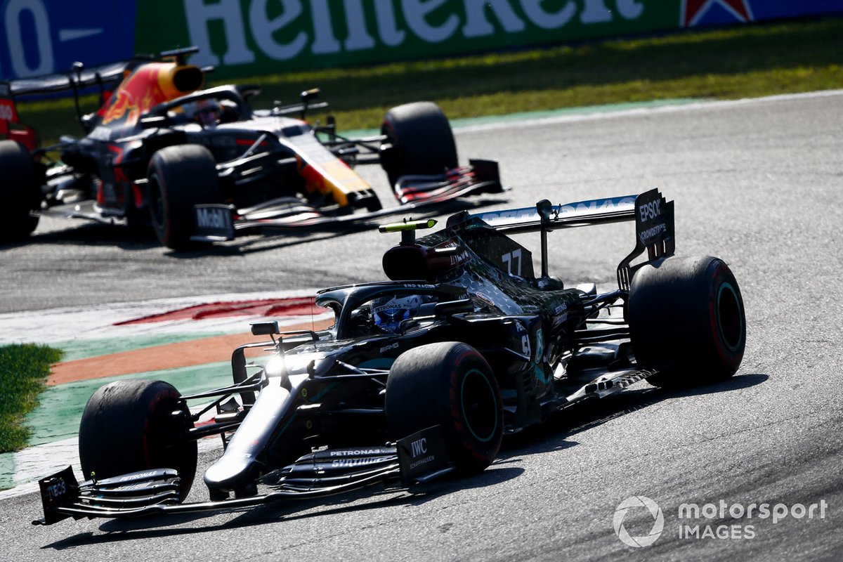 Valtteri Bottas, Mercedes F1 W11, Max Verstappen, Red Bull Racing RB16