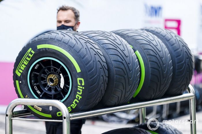 Neumáticos Pirelli en el paddock