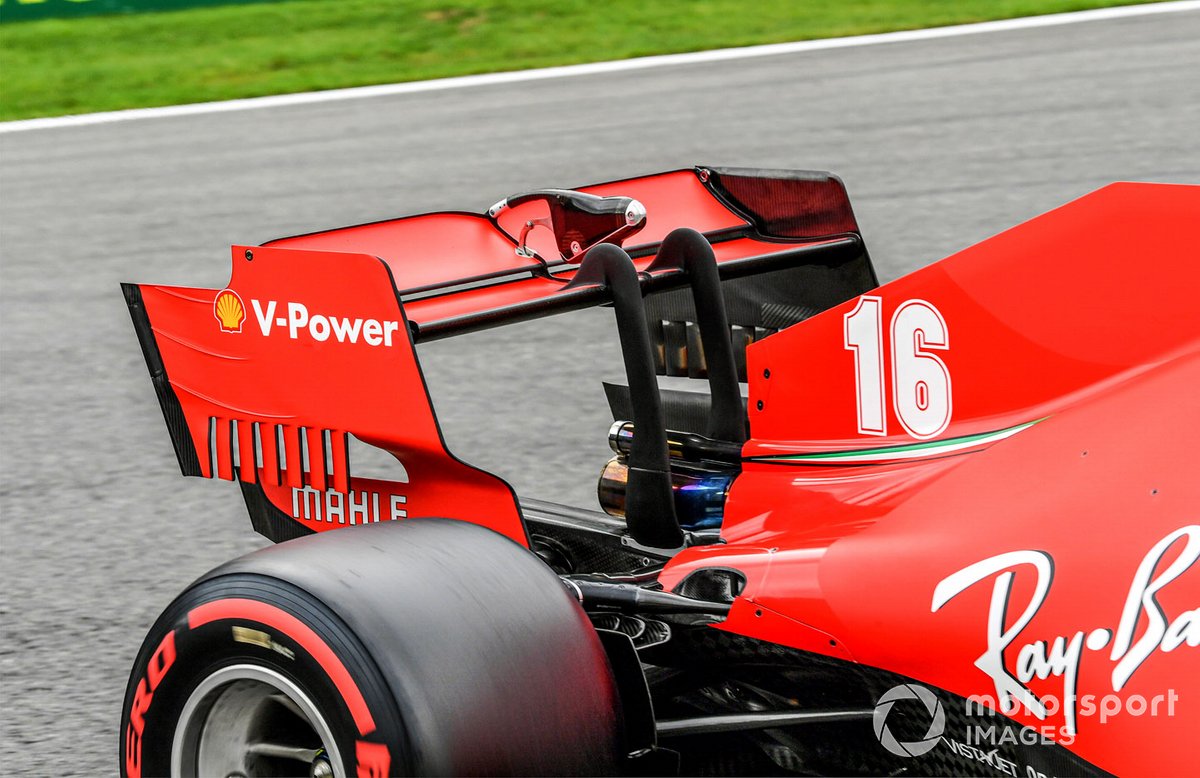 L' alettone posteriore e l' attuatore del DRS sull'auto di Charles Leclerc, Ferrari SF1000