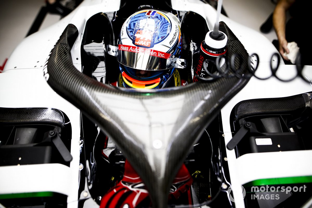 Romain Grosjean, Haas F1, en su cockpit
