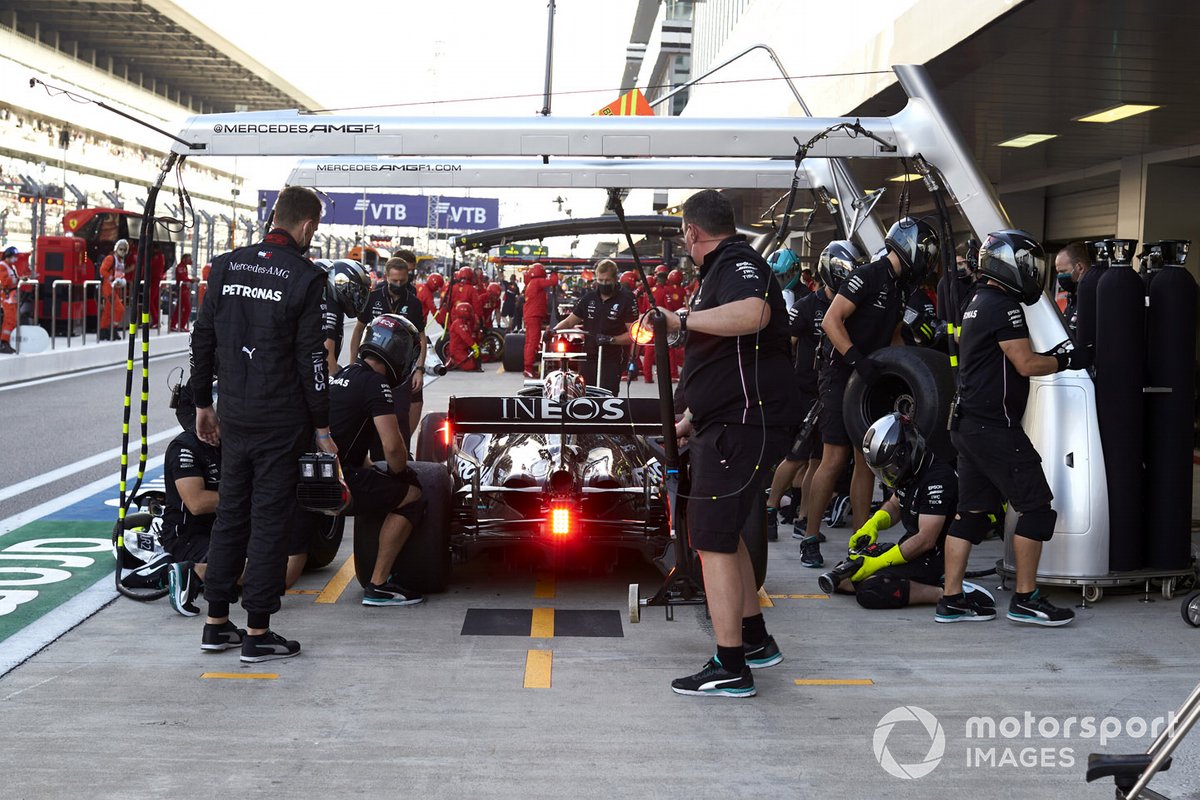 Valtteri Bottas, Mercedes F1 W11, ai box