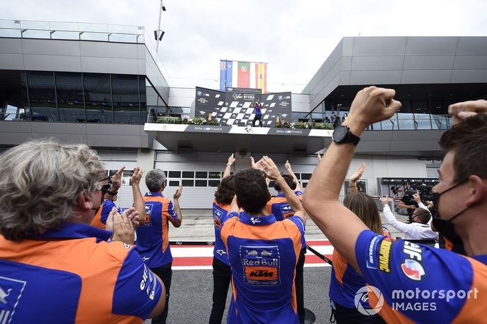 Hervé Poncharal, Red Bull KTM Tech 3 en el podio