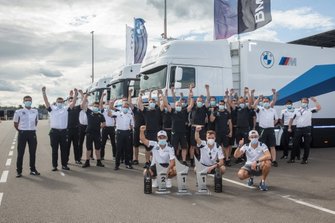 Lucas Auer, BMW Team RMG, Timo Glock, BMW Team RMG, Jonathan Aberdein, BMW Team RBM with the team