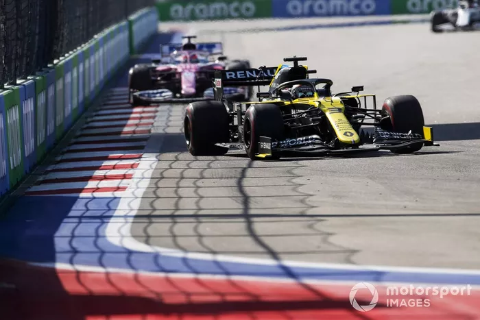 Daniel Ricciardo, Renault F1 Team R.S.20, Sergio Pérez, Racing Point RP20