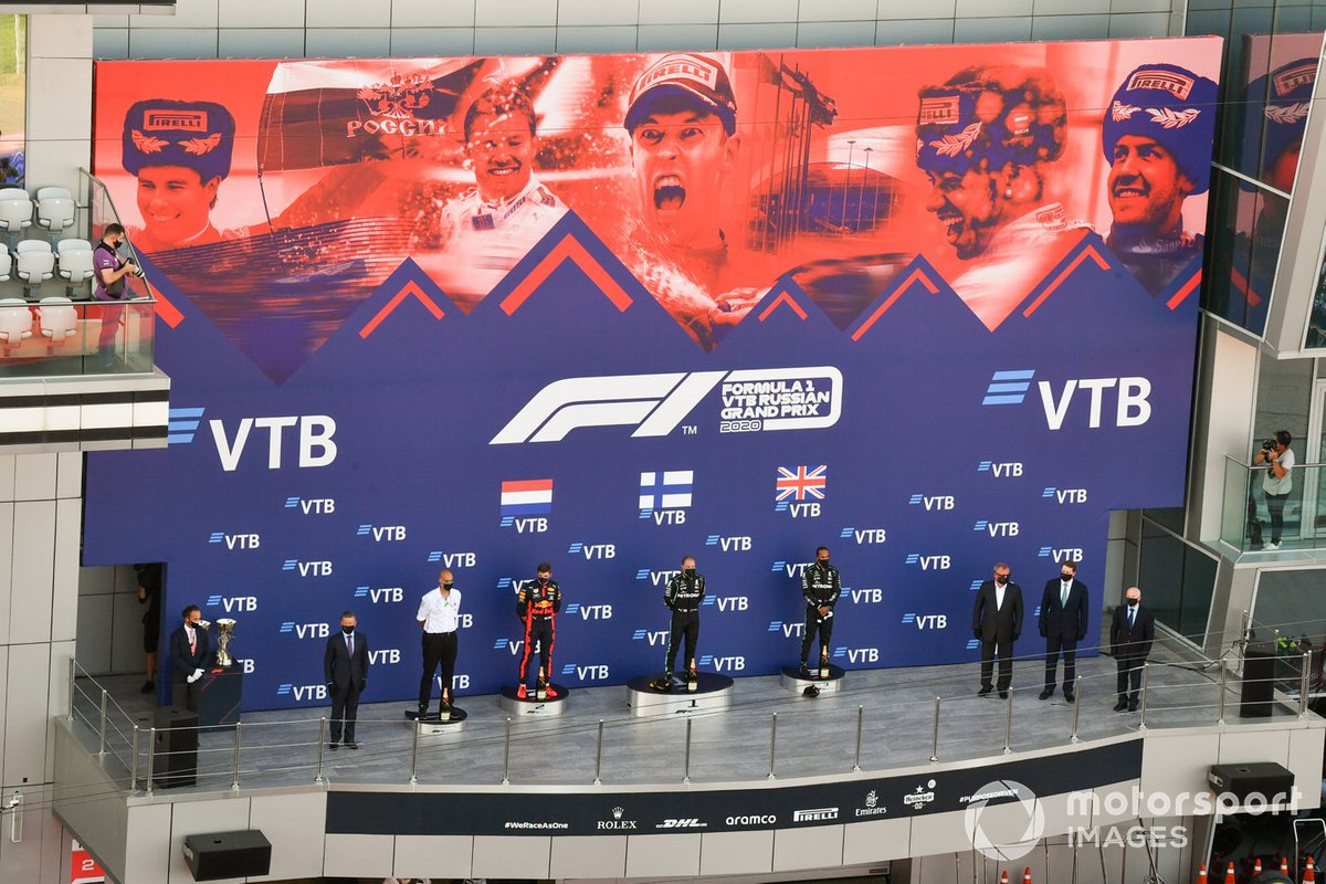 Podio: ganador de la carrera Valtteri Bottas, Mercedes-AMG F1, segundo lugar Max Verstappen, Red Bull Racing, tercer lugar Lewis Hamilton, Mercedes-AMG F1