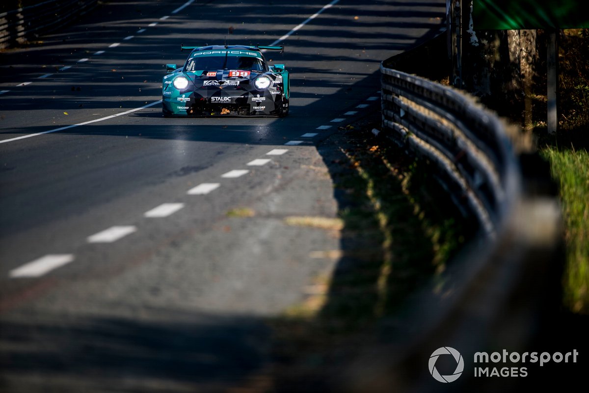 #99 Dempsey-Proton Racing Porsche 911 RSR: Vutthikorn Inthraphuvasak, Lucas Legeret, Hugo De Sadelee