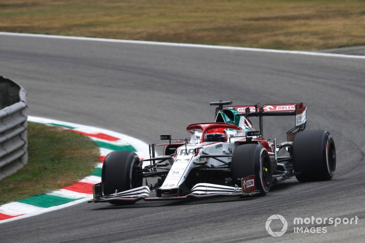 Роберт Кубица за рулем Alfa Romeo Racing C41