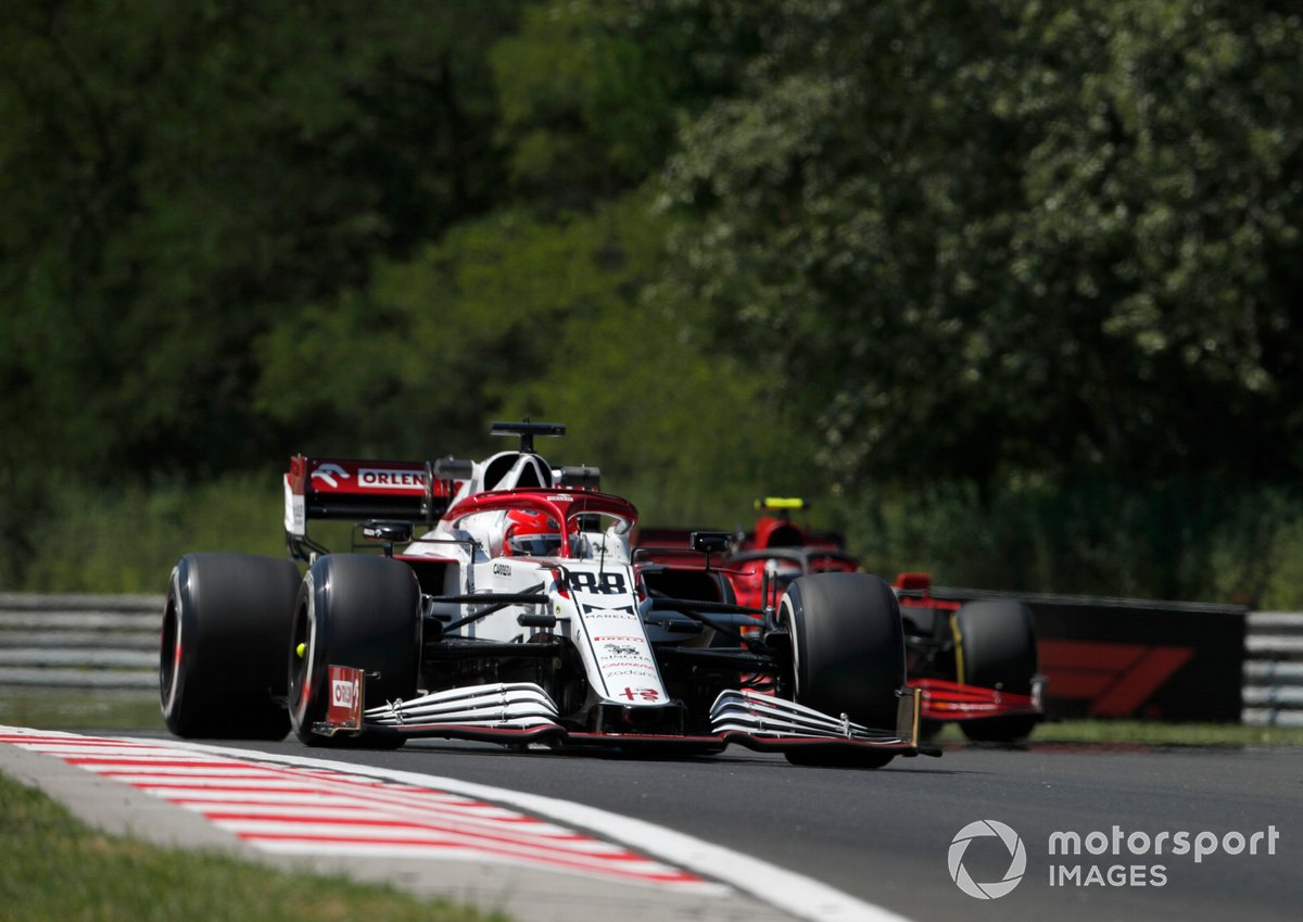 Robert Kubica, Alfa Romeo Racing C41, Carlos Sainz Jr., Ferrari SF21