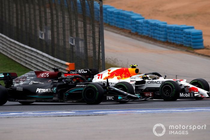 Sergio Pérez, Red Bull Racing RB16B, batalla con Lewis Hamilton, Mercedes W12