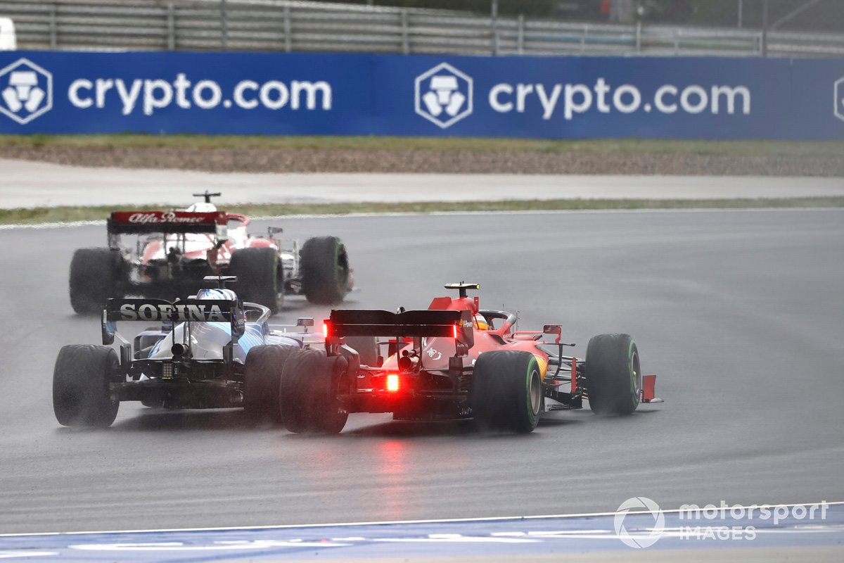 Kimi Raikkonen, Alfa Romeo Racing C41, George Russell, Williams FW43B e Carlos Sainz Jr, Ferrari SF21.
