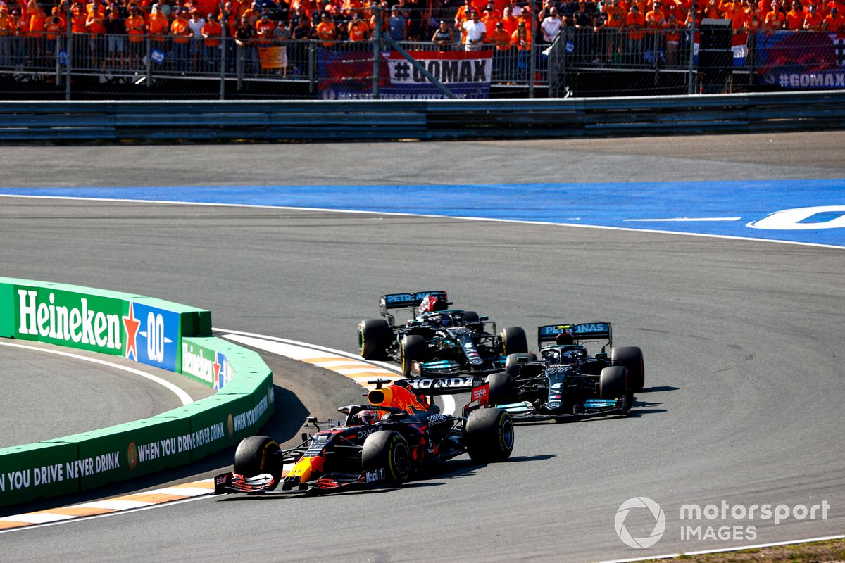 Max Verstappen, Red Bull Racing RB16B, Valtteri Bottas, Mercedes W12, Lewis Hamilton, Mercedes W12