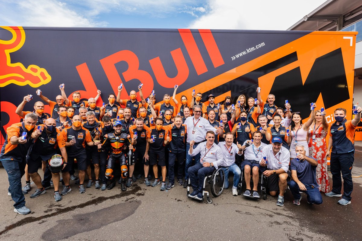 Race winner Brad Binder, Red Bull KTM Factory Racing with team members