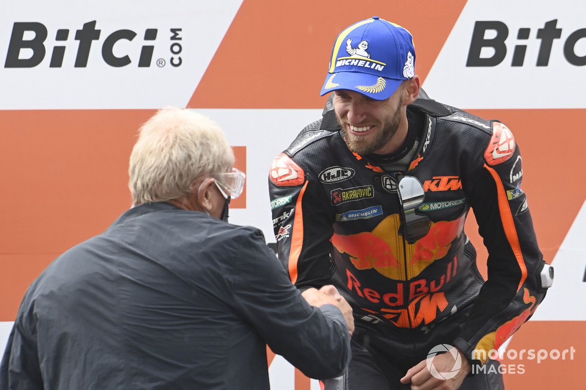 Podio: ganador Brad Binder, Red Bull KTM Factory Racing