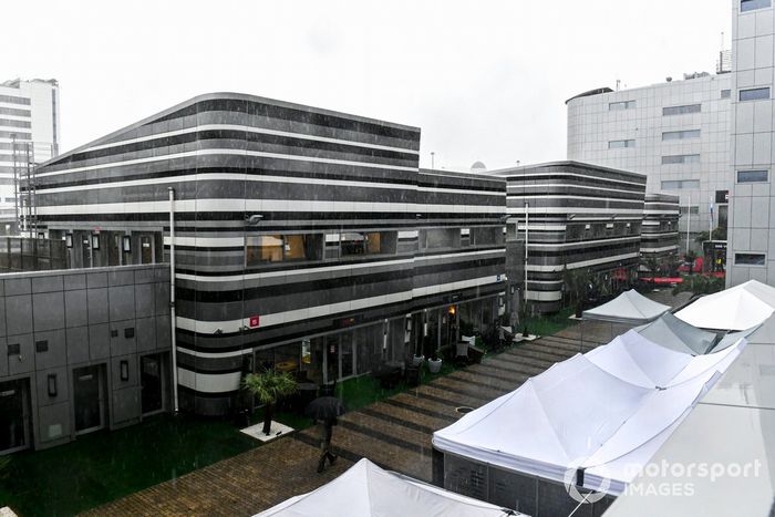 Lluvia en el paddock