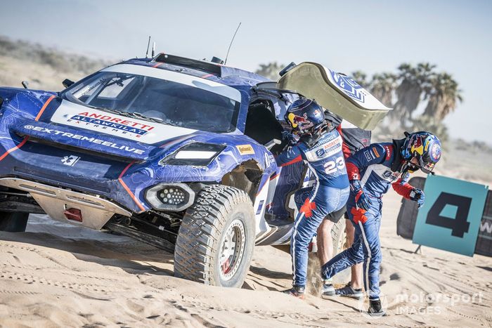 Catie Munnings, Timmy Hansen, Andretti Altawkilat Extreme E, in the switch zone