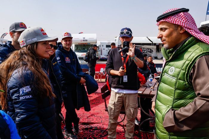 #302 Red Bull Off-Road Junior Team USA presented by BF Goodrich: Cristina Gutierrez Herrero, SAR Prince Khalid bin Sultan Al-Abdullah Al-Faisal, President Saudi Automobile & Motorcycle Federation and Saudi Motorsport Company