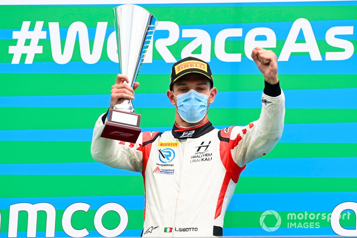 Race Winner Luca Ghiotto, Hitech Grand Prix on the podium