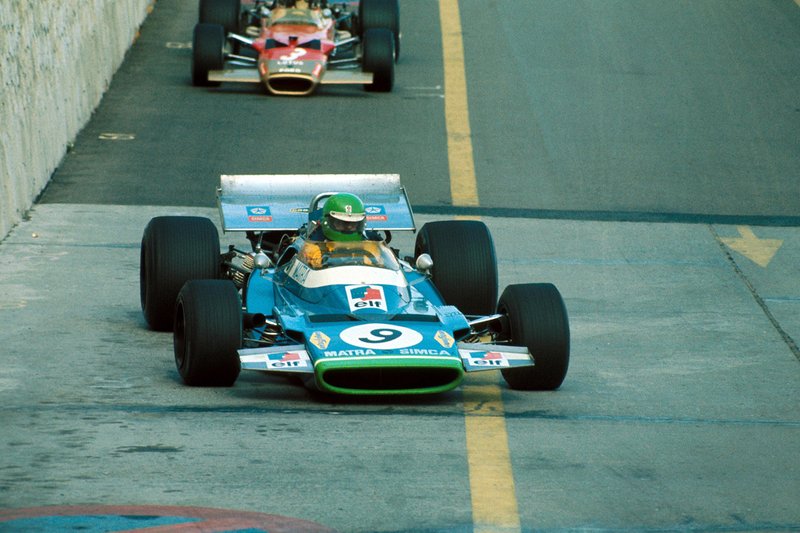 Henri Pescarolo, 3rd Matra Simca MS120 leads Jochen Rindt, Lotus 49C