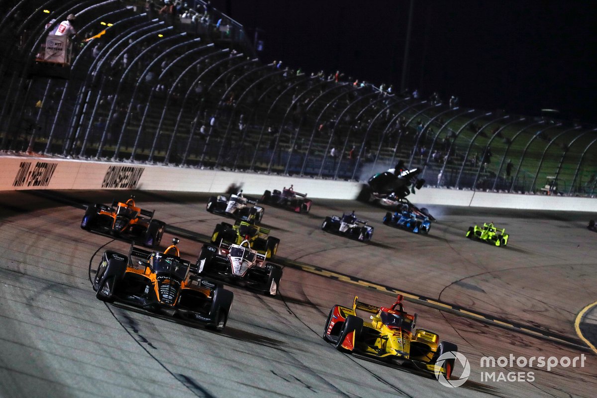 Colton Herta, Andretti Harding Steinbrenner Autosport Honda, Rinus VeeKay, Ed Carpenter Racing Chevrolet crash on a restart