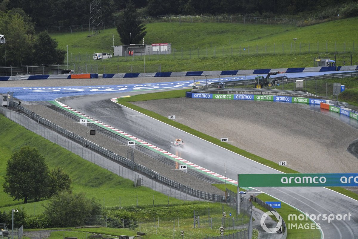 The Safety Car tests the track conditions