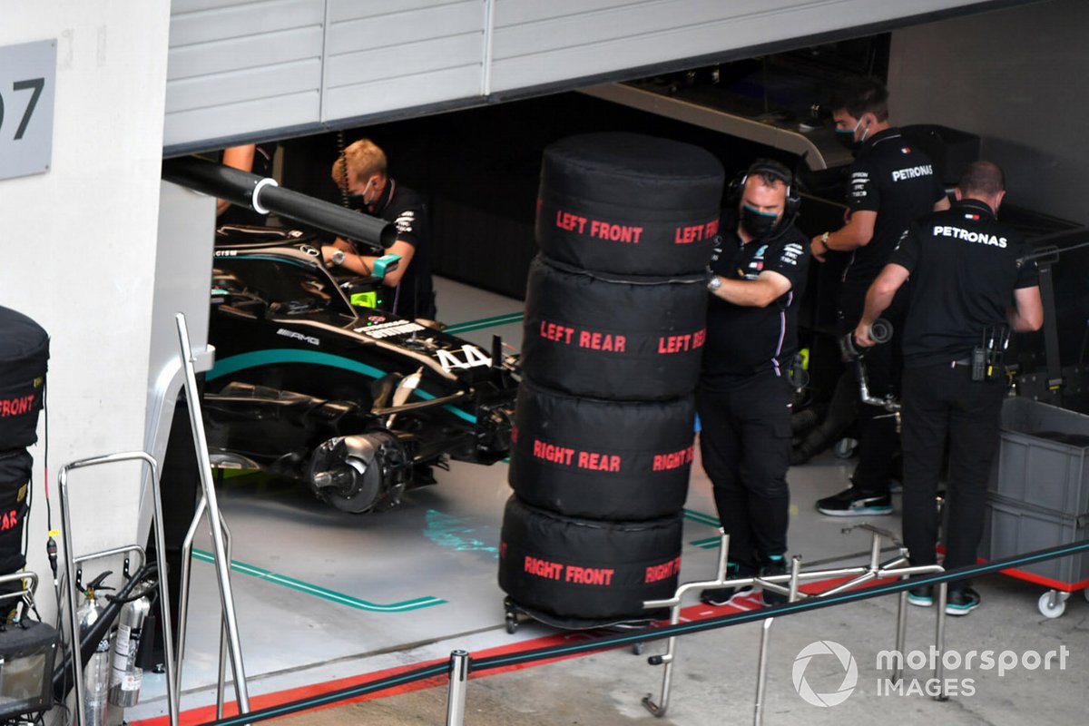 Mercedes garage