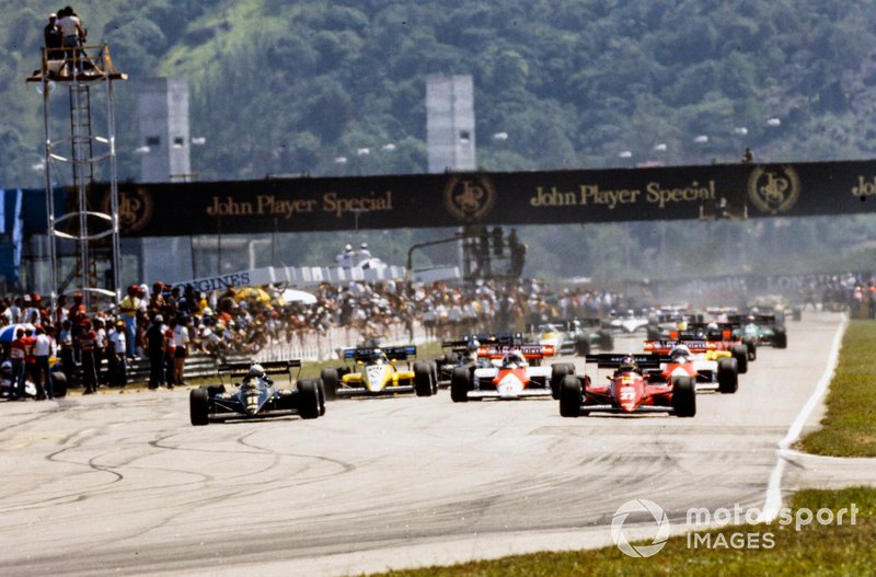 Elio de Angelis, Lotus 95T Renault, Michele Alboreto, Ferrari 126C4. They , Niki Lauda, McLaren MP4-2 TAG, Alain Prost, McLaren MP4-2 TAG, y Derek Warwick, Renault RE50