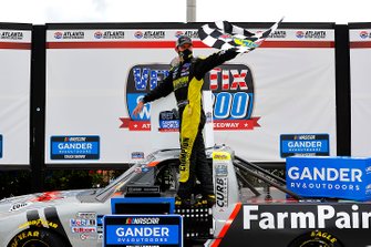 Race winner Grant Enfinger, ThorSport Racing Ford