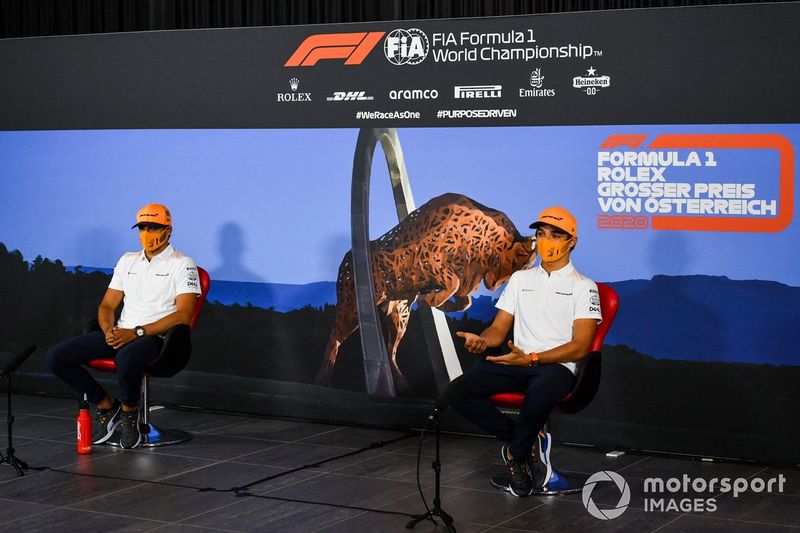 Carlos Sainz Jr., McLaren y Lando Norris, McLaren en la conferencia de prensa 
