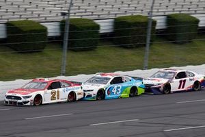 Matt DiBenedetto, Wood Brothers Racing, Ford Mustang Motorcraft/Quick Lane and Darrell Wallace Jr., Richard Petty Motorsports, Chevrolet Camaro Victory Junction