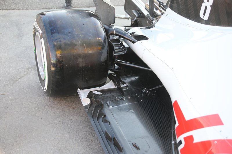 Haas VF-20: Unterboden und Hinterachsaufhängung