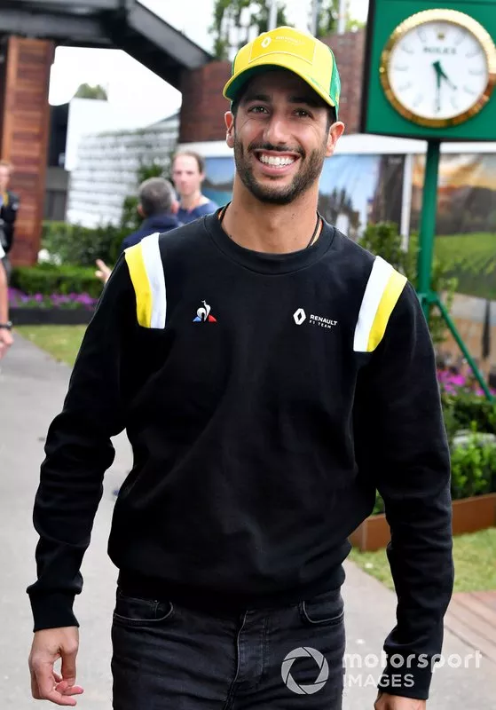 Daniel Ricciardo, Renault F1 Team nel paddock