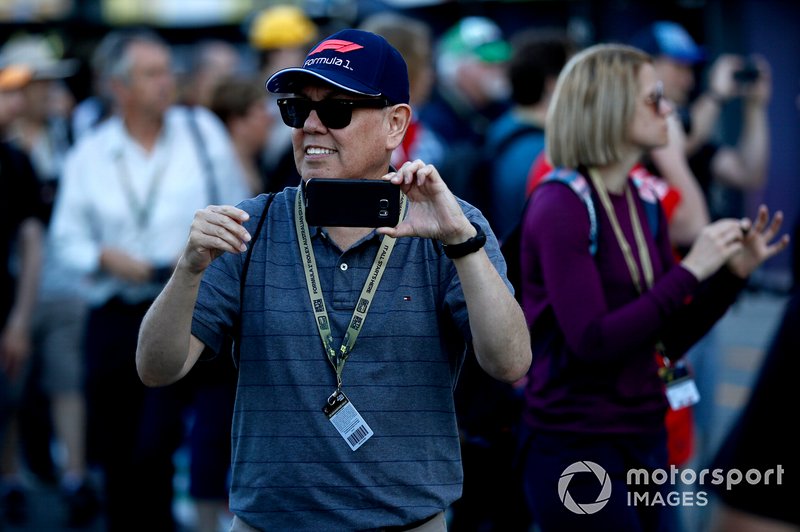 I tifosi della F1 camminano in Pit Lane