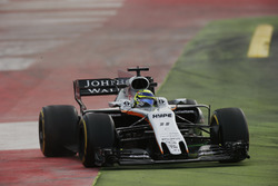 Sergio Perez, Force India VJM10, runs wide