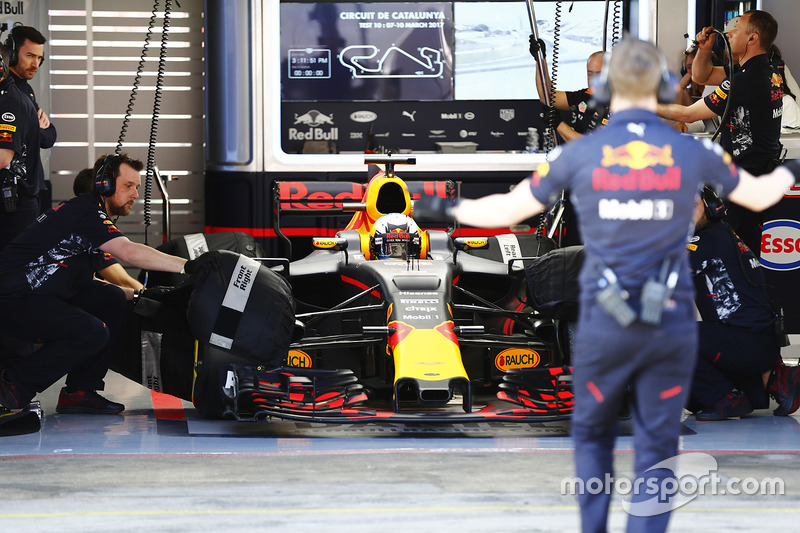 Daniel Ricciardo, Red Bull Racing, sort de son garage