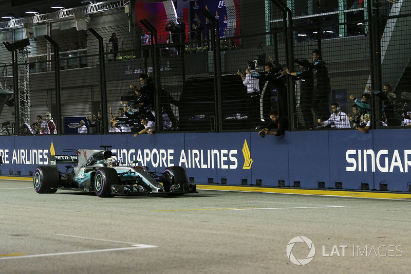 Race winner Lewis Hamilton, Mercedes AMG F1 W08 crosses the line