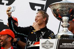 2017-kampioen Josef Newgarden, Team Penske Chevrolet viert de zege