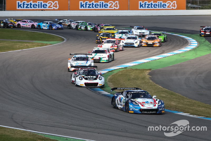 Aksi start: #77 Callaway Competition, Corvette C7 GT3-R: Jules Gounon, Daniel Keilwitz