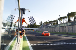 Kevin Giacon, Opel Astra-TCR-TCR prende la bandiera a scacchi
