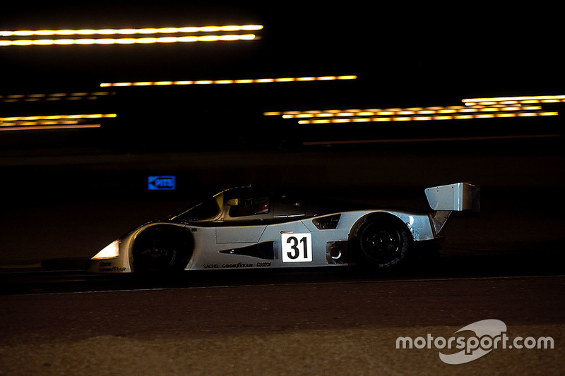 #31 Team Sauber Mercedes, Mercedes-Benz C11: Karl Wendlinger, Michael Schumacher, Fritz Kreutzpointn